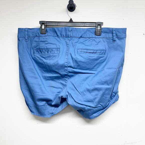 Torrid Women Low Waisted Button Closure Chino Shorts in pink Size 18 - Picture 3 of 3